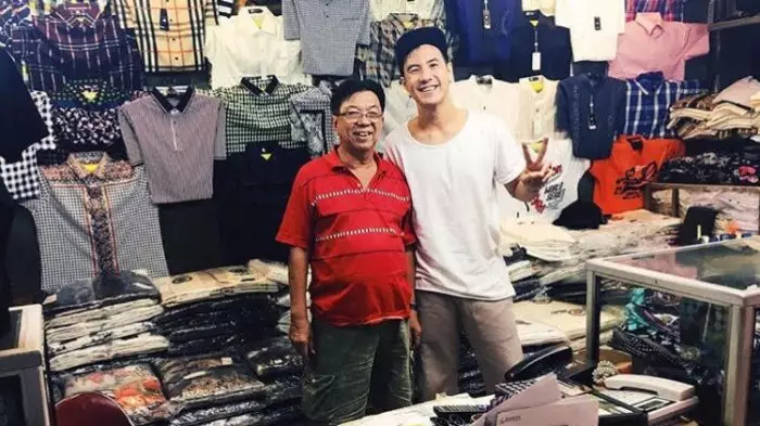 potret lawas seleb jadi penjaga toko Berbagai sumber potret lawas seleb jadi penjaga toko Berbagai sumber