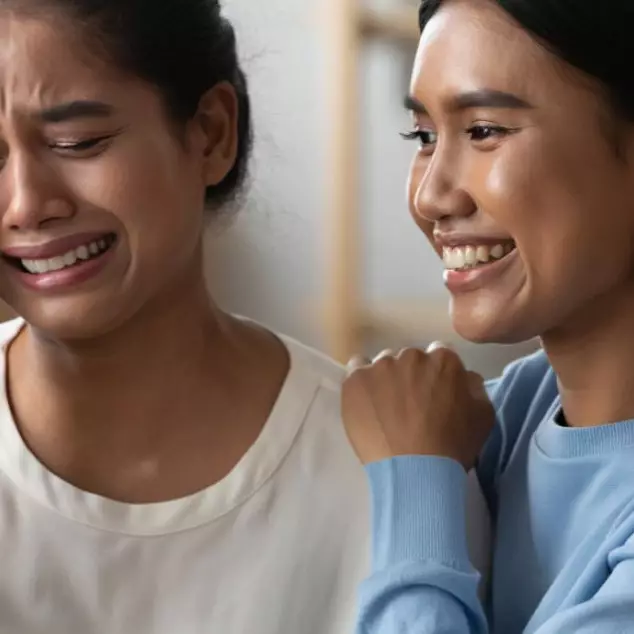 50 Pantun lucu ngakak 4 baris tentang cinta bertepuk sebelah tangan, bikin galau hilang seketika