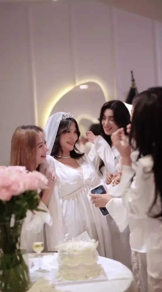 potret bridal shower selebgram Hanum Mega © Instagram