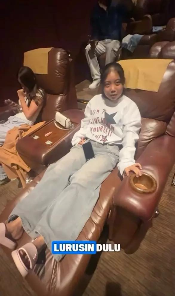 Melaney Ricardo ajak ART perdana nonton © Instagram