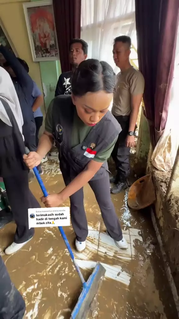 Zita Anjani terjun ke lokasi korban banjir Sumatra © 2025 brilio.net