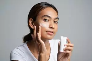 10 Rekomendasi primer terbaik untuk kulit kering, makeup tahan lama tanpa crack