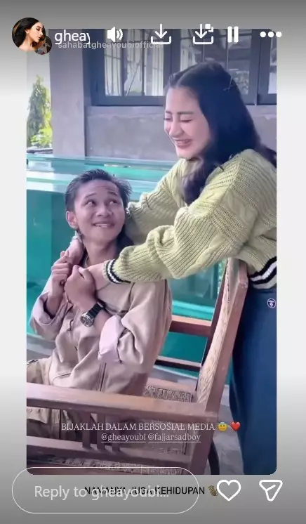 Ghea Youbi dikritik imbas tepis tangan Fajar Sadboy © berbagai sumber Ghea Youbi dikritik imbas tepis tangan Fajar Sadboy © berbagai sumber