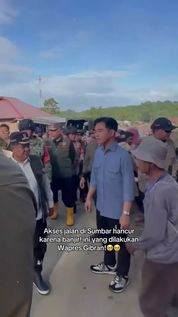Gibran Rakabuming ke posko bencana Sumatra © 2025 TikTok