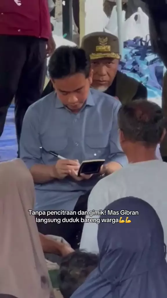 Gibran Rakabuming ke posko bencana Sumatra © 2025 TikTok