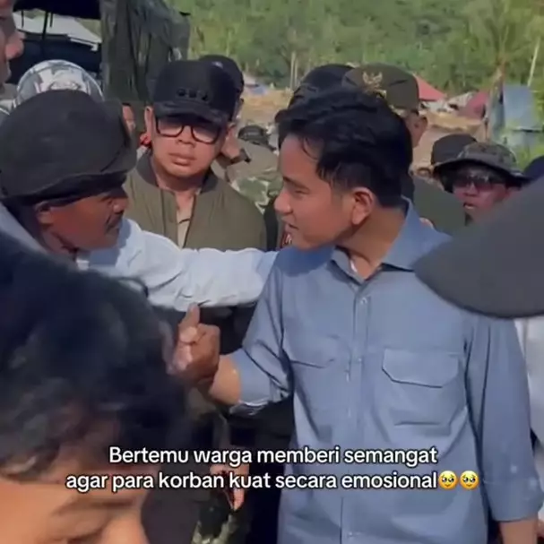 9 Potret Wapres Gibran Rakabuming ke posko bencana di Sumatra Barat, sampaikan permohonan maaf