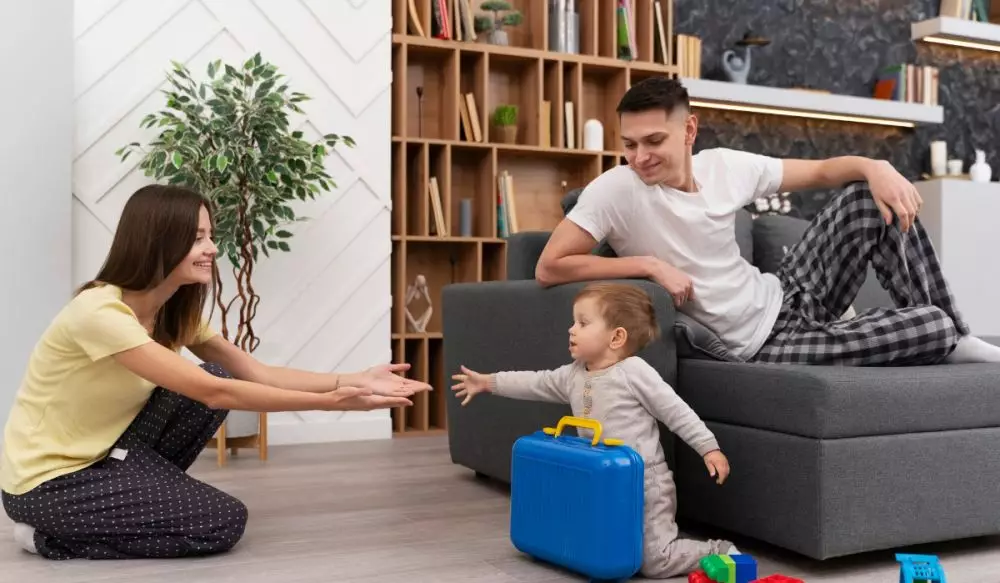 Kata-kata mutiara keluarga kecil penuh kebahagiaan magang © 2025 berbagai sumber