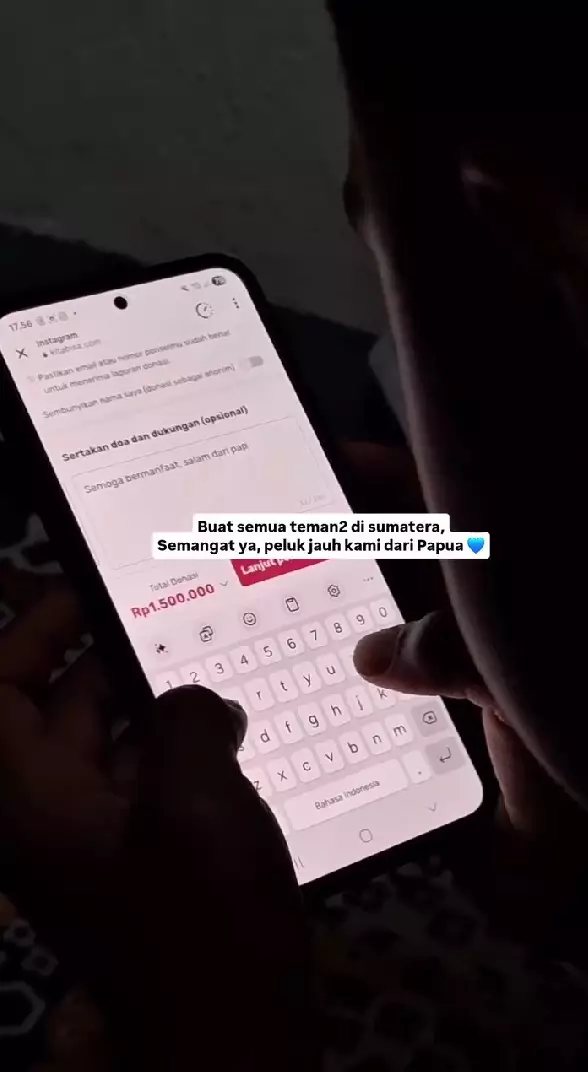 bocah Papua bongkar celengan natal © Instagram