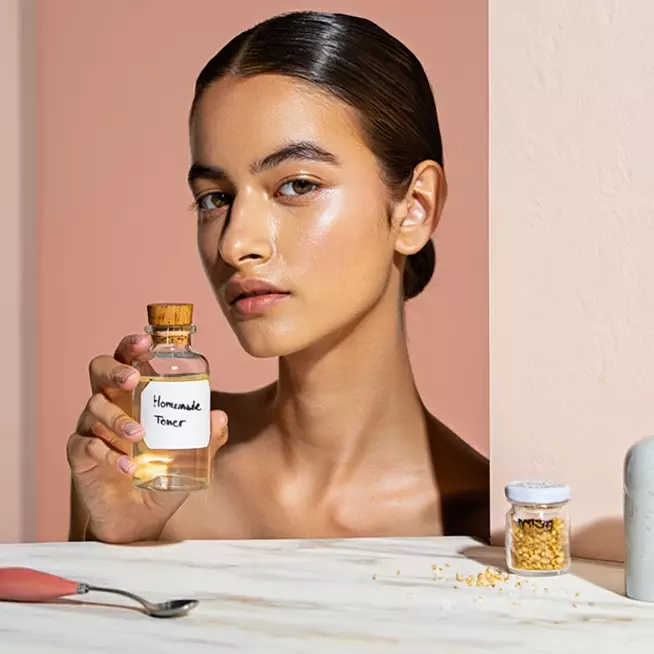 Nggak perlu scrub, toner dari 1 bumbu masak ini bikin pori-pori lebih bersih dan wajah glowing alami