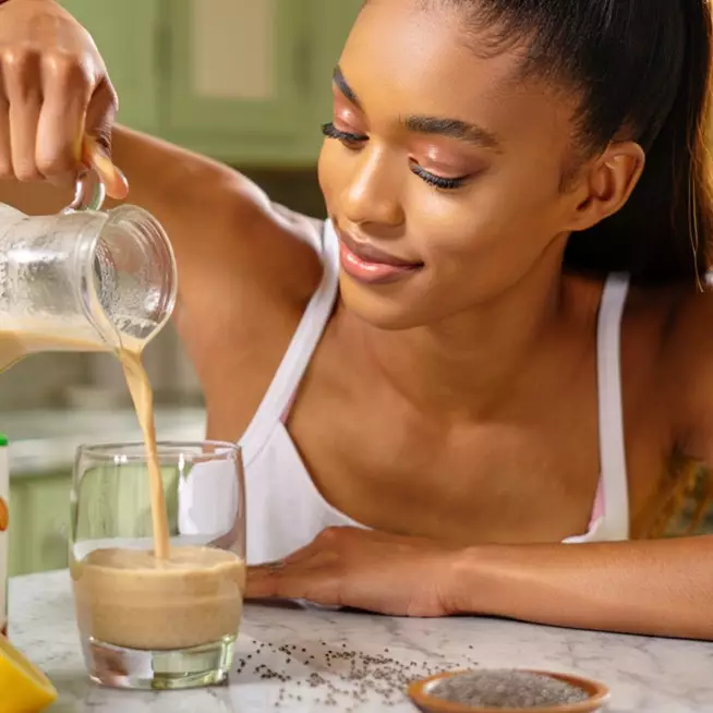 Cuma butuh 1 biji-bijian, begini cara bikin minuman kolagen alami buat kulit kencang dan glowing