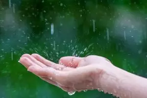 100 Kata-kata mutiara tentang hujan, bijak dan bikin tetap semangat