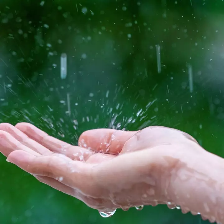 100 Kata-kata mutiara tentang hujan, bijak dan bikin tetap semangat