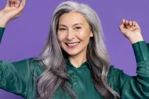 Rambut putih beruban jadi gelap hitam lagi tanpa urang aring, begini trik alaminya