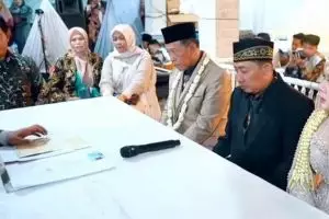 Kakek Tarman ditahan Polres Pacitan, cek Rp3 Miliar yang dijadikan mahar pernikahan diduga palsu