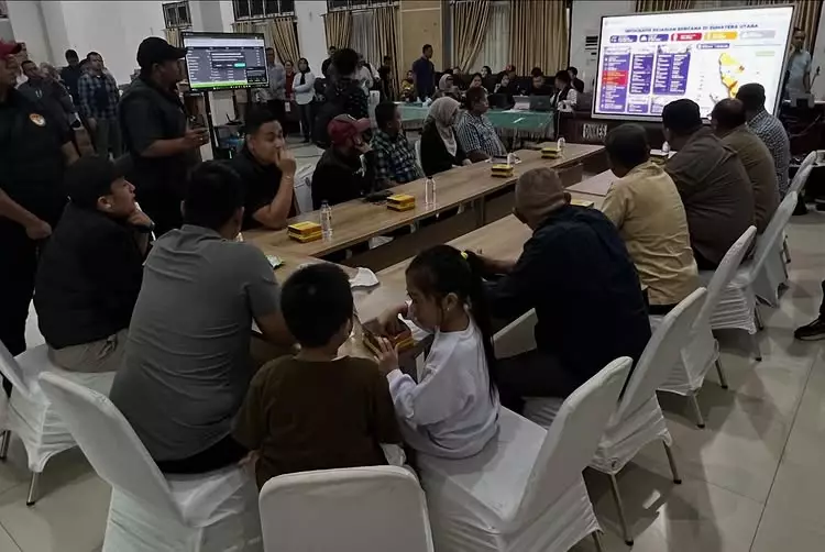 Raffi Ahmad donasi Rp15 miliar korban bencana Sumatera © 2025 brilio.net Raffi Ahmad donasi Rp15 miliar korban bencana Sumatera © 2025 brilio.net