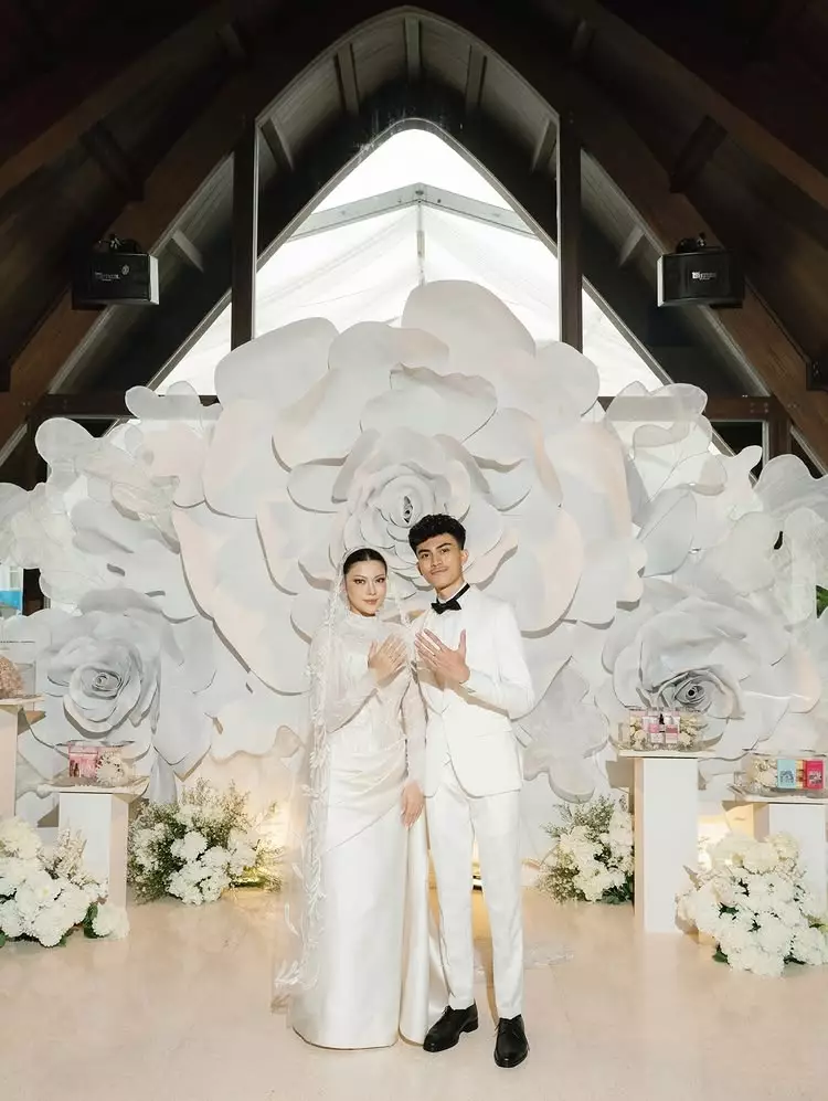 Pernikahan Hanum Mega dan Rafly Adriansyah © 2025 brilio.net Pernikahan Hanum Mega dan Rafly Adriansyah © 2025 brilio.net