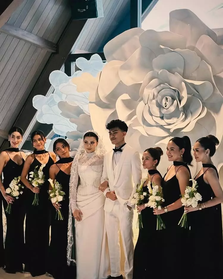 Pernikahan Hanum Mega dan Rafly Adriansyah © 2025 brilio.net Pernikahan Hanum Mega dan Rafly Adriansyah © 2025 brilio.net