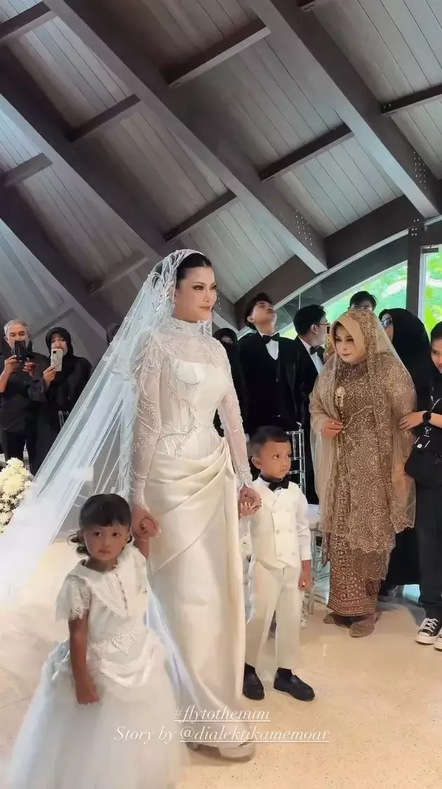 Pernikahan Hanum Mega dan Rafly Adriansyah © 2025 brilio.net Pernikahan Hanum Mega dan Rafly Adriansyah © 2025 brilio.net