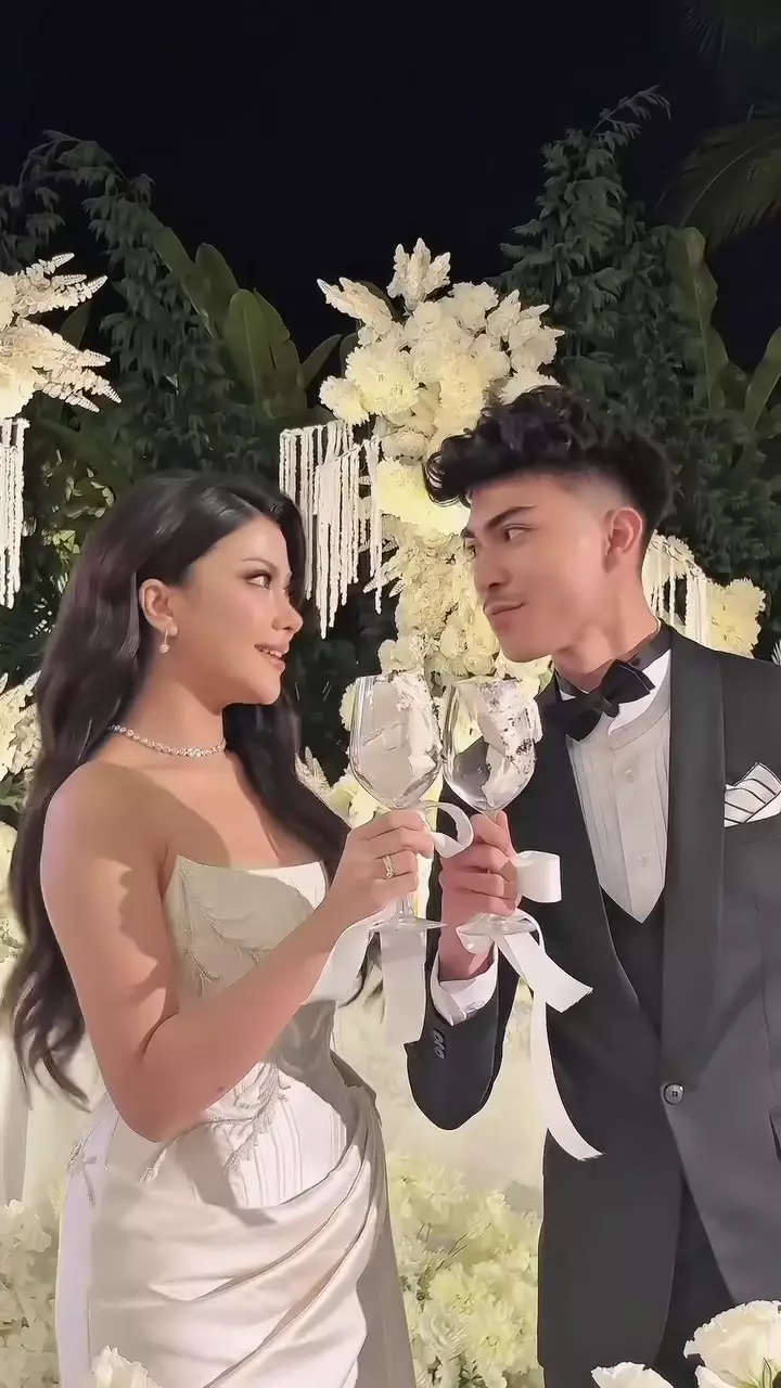 Pernikahan Hanum Mega dan Rafly Adriansyah © 2025 brilio.net Pernikahan Hanum Mega dan Rafly Adriansyah © 2025 brilio.net