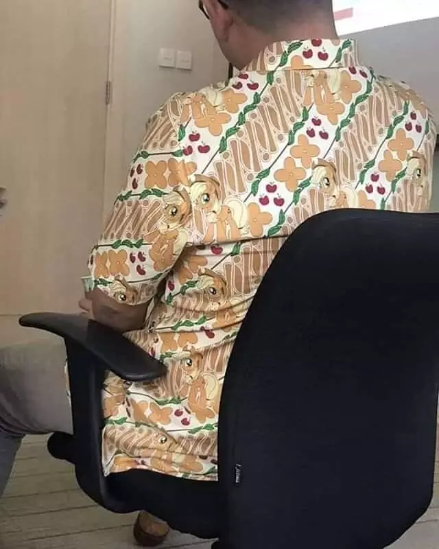 gambar nyeleneh di pakaian © berbagai sumber gambar nyeleneh di pakaian © berbagai sumber