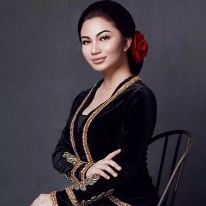 Pesonanya bikin kagum, 11 potret Joice Erna nenek Ariel Tatum yang jadi idola film era 80-an