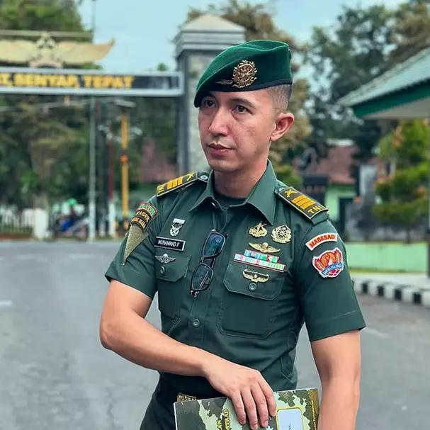Potret ganteng Muhammad Fardhana eks Ayu Ting Ting kini berpangkat Kapten, tugas di Kostrad Surabaya