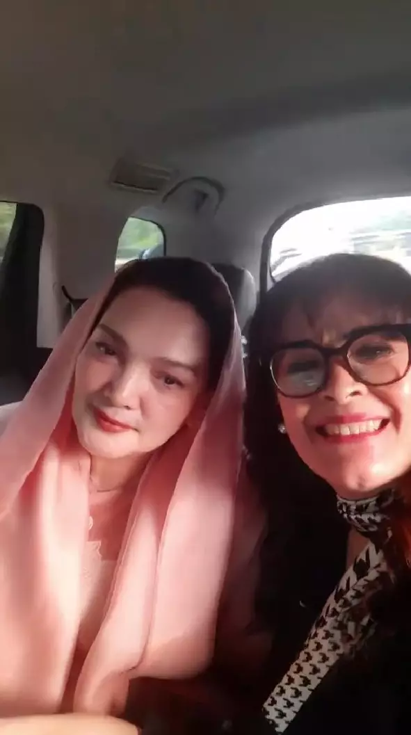 Mantan dan istri Tommy Soharto kompak © TikTok