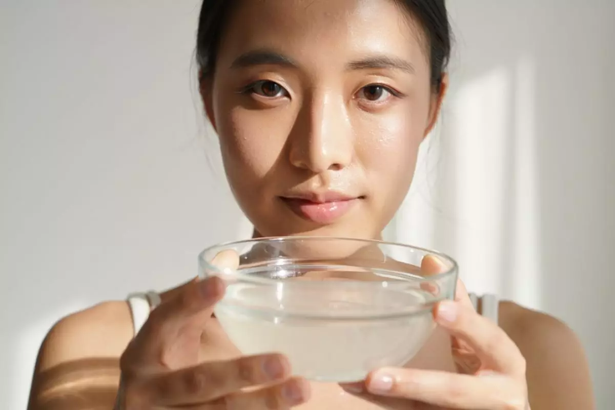 Flek hitam membandel? Coba trik air rendaman ini, hasilnya kelihatan dalam seminggu