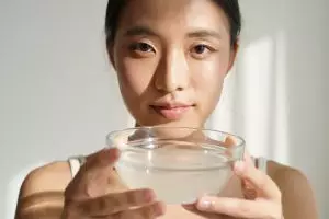 Flek hitam membandel? Coba trik air rendaman ini, hasilnya kelihatan dalam seminggu