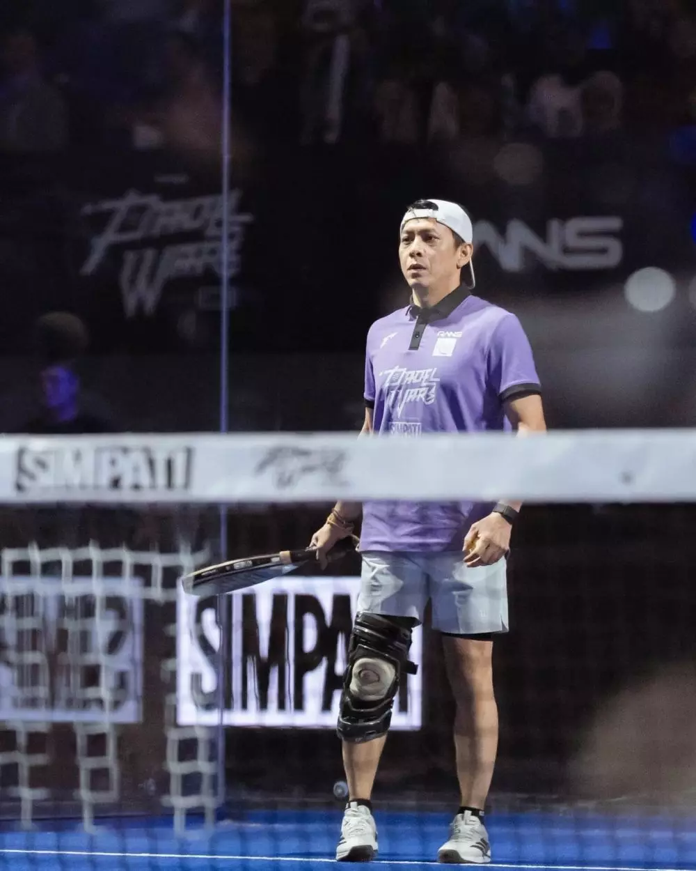 Ariel Noah pakai penyangga di lutut © Instagram