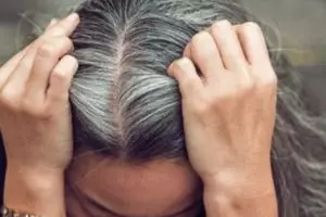 Rekomendasi shampo penghilang uban, rambut kembali hitam natural tanpa ribet