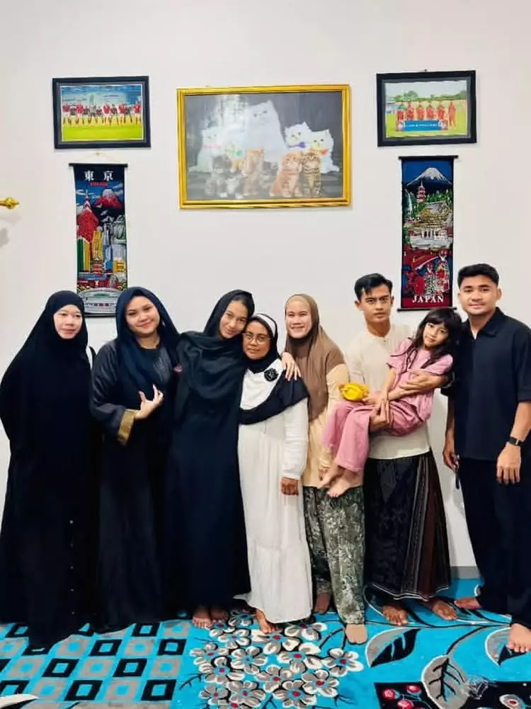 Azizah Salsha pamit dengan keluarga © 2025 brilio.net Azizah Salsha pamit dengan keluarga © 2025 brilio.net