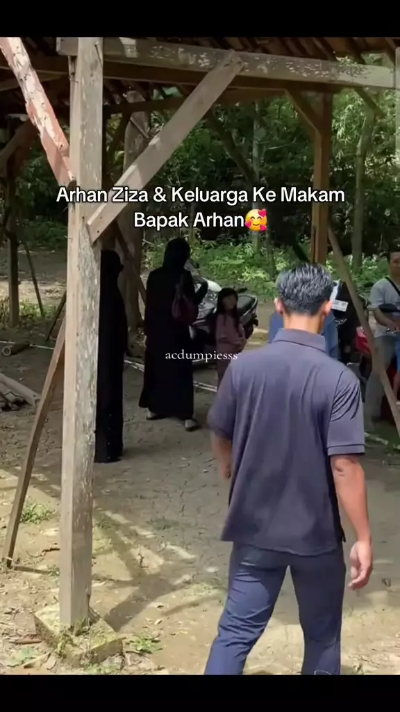 Azizah Salsha pamit dengan keluarga © 2025 brilio.net Azizah Salsha pamit dengan keluarga © 2025 brilio.net