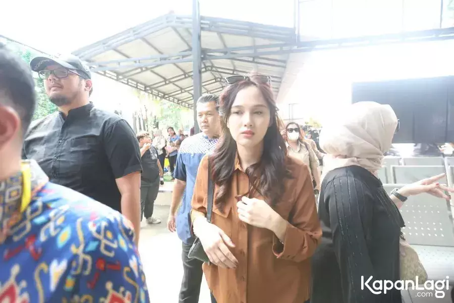 Kakak Meiza Aulia sempat tak restui menikah dengan Eza Gionino © 2025 brilio.net Kakak Meiza Aulia sempat tak restui menikah dengan Eza Gionino © 2025 brilio.net