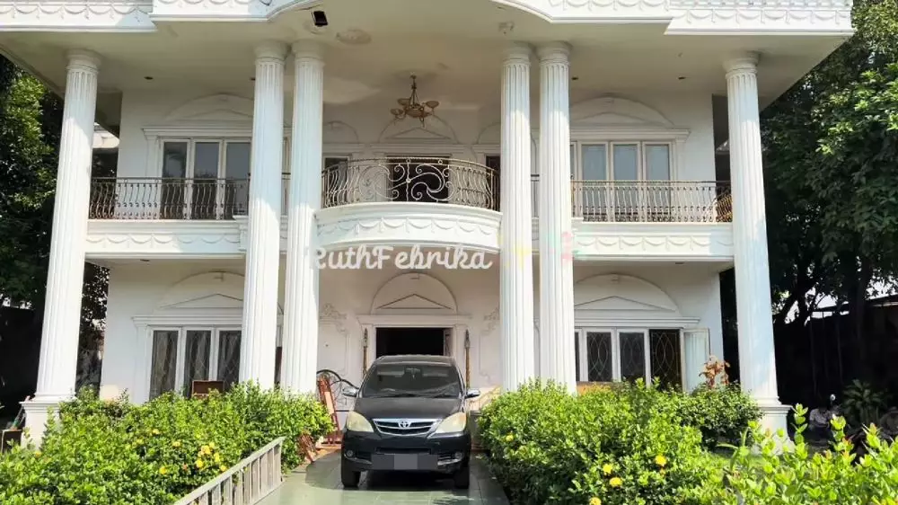 9 Potret rumah putih Genta Buana yang ikonik ini kini tinggal puing-puing, bakal dijadikan perumahan © 2025 brilio.net 9 Potret rumah putih Genta Buana yang ikonik ini kini tinggal puing-puing, bakal dijadikan perumahan © 2025 brilio.net