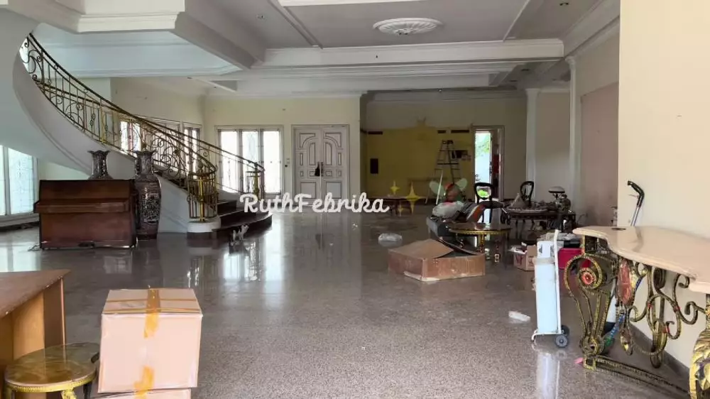 9 Potret rumah putih Genta Buana yang ikonik ini kini tinggal puing-puing, bakal dijadikan perumahan © 2025 brilio.net 9 Potret rumah putih Genta Buana yang ikonik ini kini tinggal puing-puing, bakal dijadikan perumahan © 2025 brilio.net