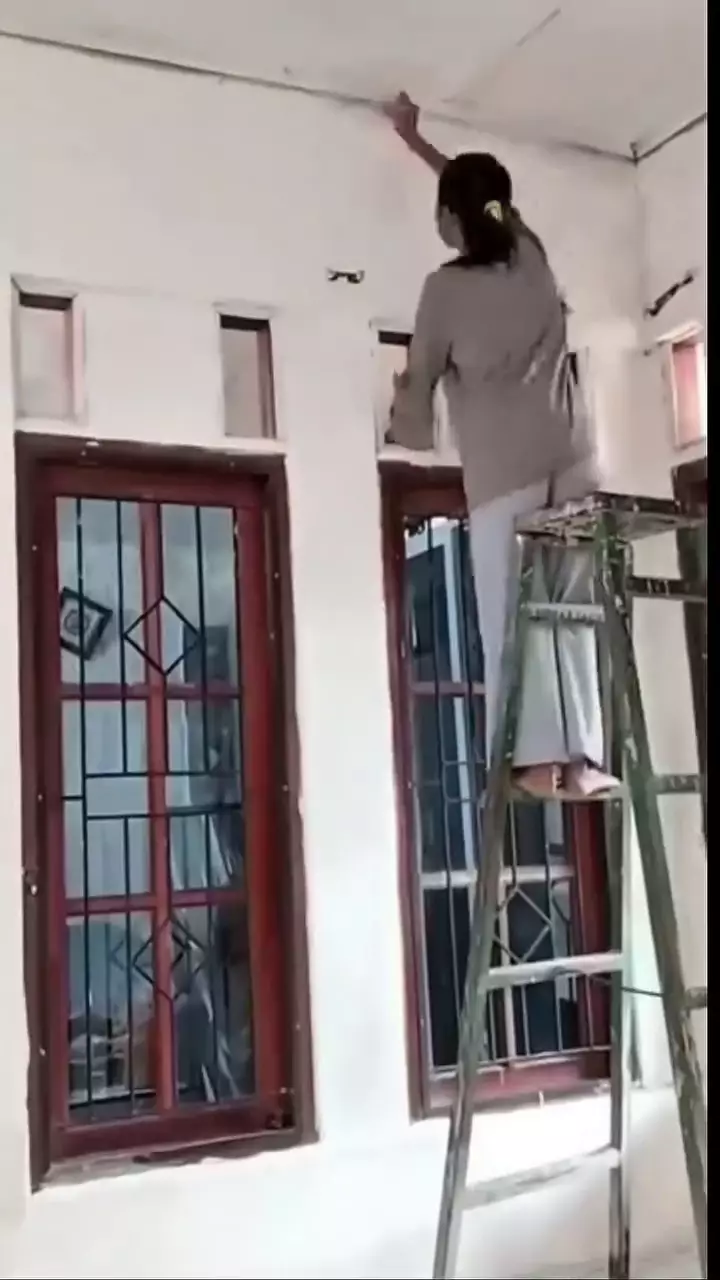 Mulanya rumah jadul bak green screen, wanita ini nukang sendiri jadi ala American classic, 9 potretnya © 2025 brilio.net Mulanya rumah jadul bak green screen, wanita ini nukang sendiri jadi ala American classic, 9 potretnya © 2025 brilio.net