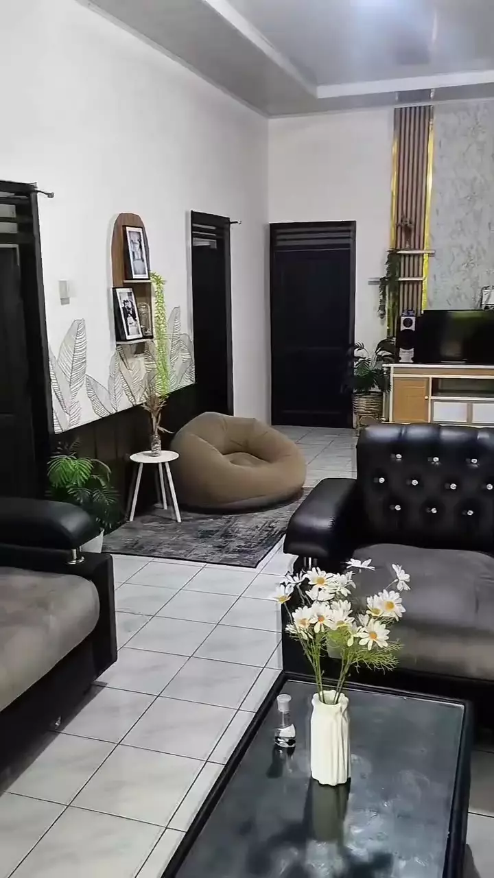 Mulanya rumah jadul bak green screen, wanita ini nukang sendiri jadi ala American classic, 9 potretnya © 2025 brilio.net Mulanya rumah jadul bak green screen, wanita ini nukang sendiri jadi ala American classic, 9 potretnya © 2025 brilio.net