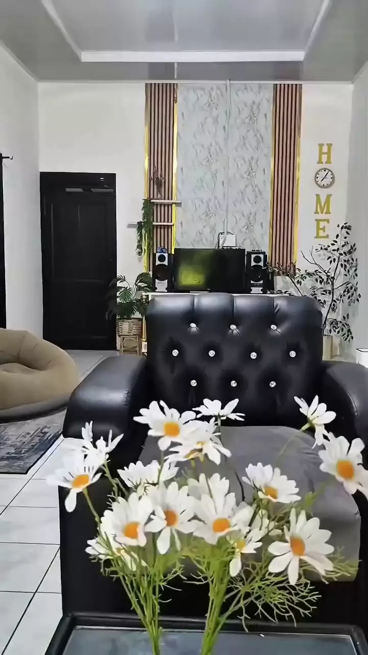 Mulanya rumah jadul bak green screen, wanita ini nukang sendiri jadi ala American classic, 9 potretnya © 2025 brilio.net Mulanya rumah jadul bak green screen, wanita ini nukang sendiri jadi ala American classic, 9 potretnya © 2025 brilio.net