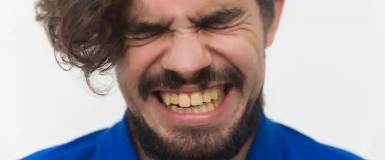 Tak perlu baking soda untuk merontokkan noda dan plak gigi, cukup dengan 1 jenis minyak esensial