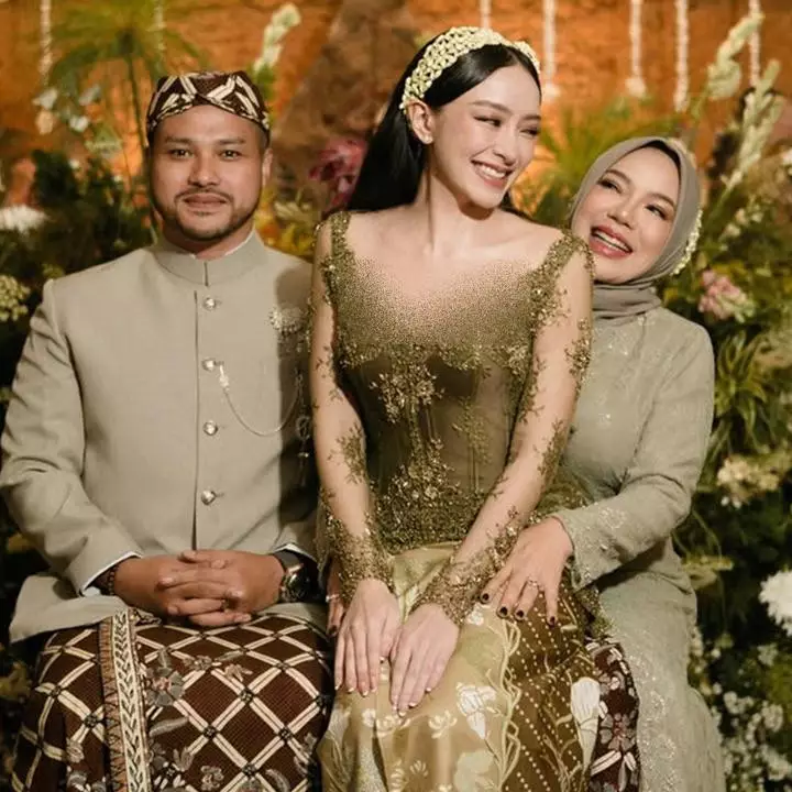 Baru diungkap usai nikah, 6 potret momen mengharukan prosesi siraman dan pengajian Amanda Zahra