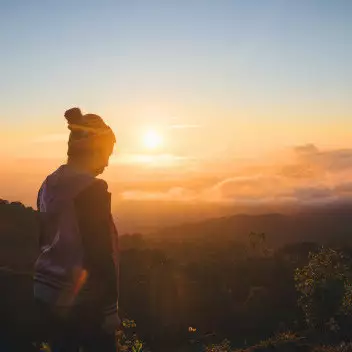 100 Kata-kata rasa hampa setelah ditinggalkan orang tercinta, menyentuh hati
