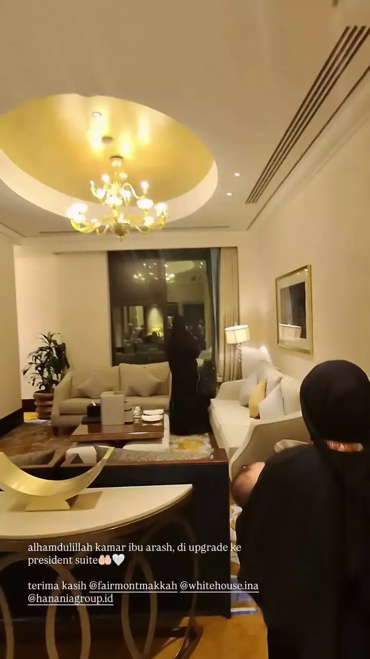 Aaliyah Massaid dan Thariq Halilintar umrah bareng anak © 2025 Instagram Aaliyah Massaid dan Thariq Halilintar umrah bareng anak © 2025 Instagram