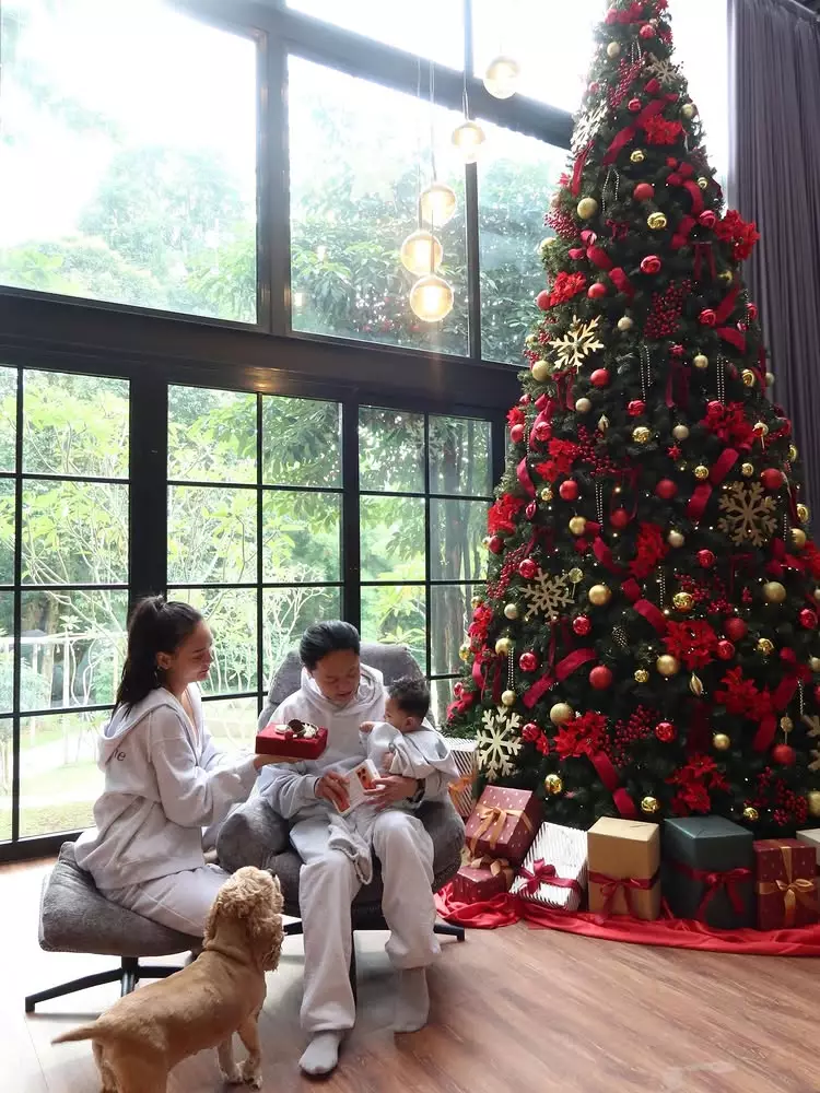 Erika Carlina rayakan ultah DJ Bravy © 2025 Instagram Erika Carlina rayakan ultah DJ Bravy © 2025 Instagram