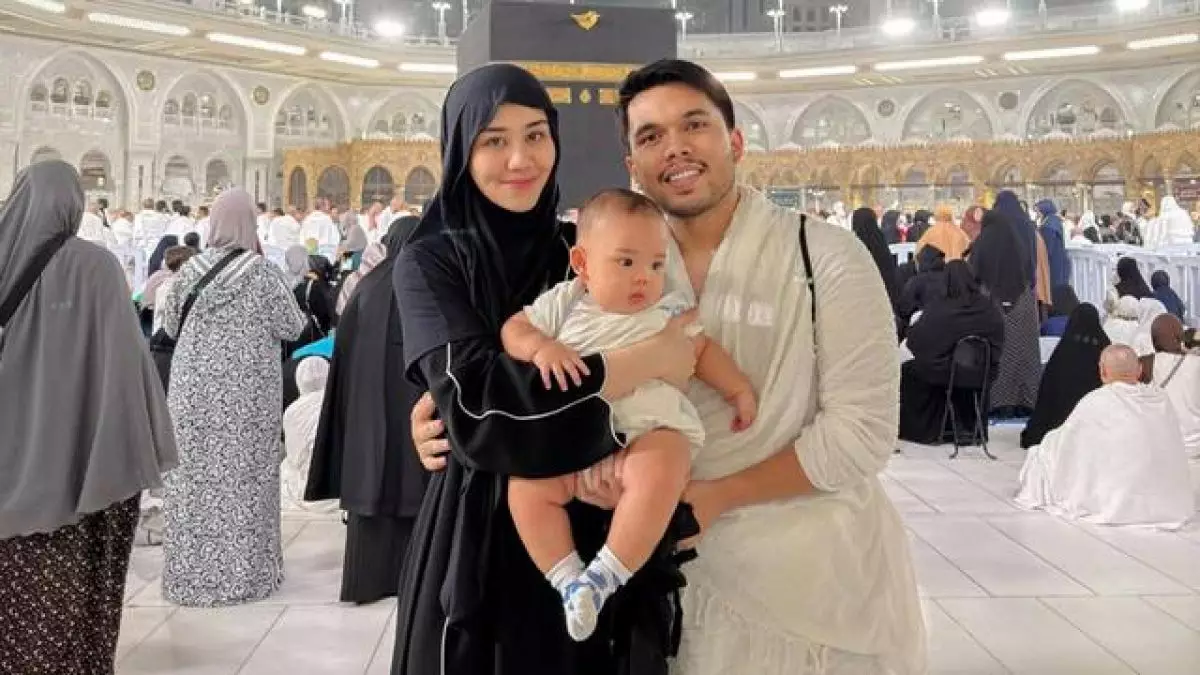 6 Momen bahagia Aaliyah dan Thariq Halilintar umrah bareng Baby Arash