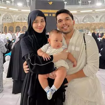 6 Momen bahagia Aaliyah dan Thariq Halilintar umrah bareng Baby Arash