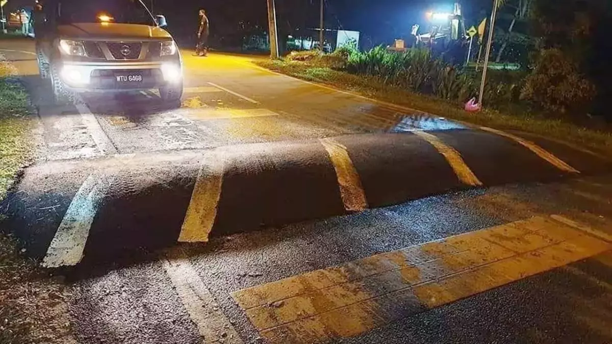 15 Penampakan nyeleneh di jalan raya yang bikin semua orang nggak habis pikir