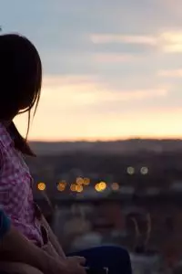 Di sisi lain, kata-kata cinta sedih juga menjadi ruang untuk melepaskan beban yang tak terucapkan.