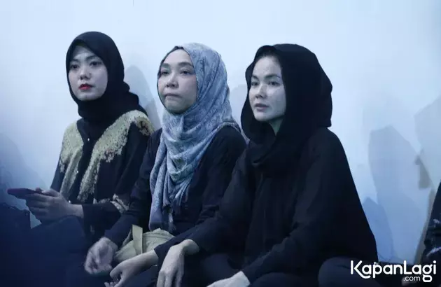 Tahlilan 7 harian Epy Kusnandar © 2025 KapanLagi Tahlilan 7 harian Epy Kusnandar © 2025 KapanLagi