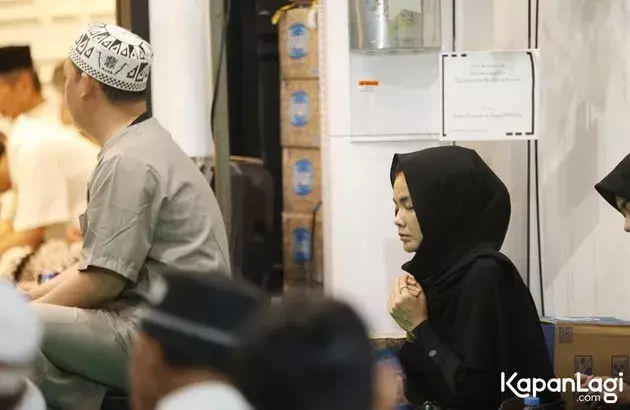 Tahlilan 7 harian Epy Kusnandar © 2025 KapanLagi Tahlilan 7 harian Epy Kusnandar © 2025 KapanLagi